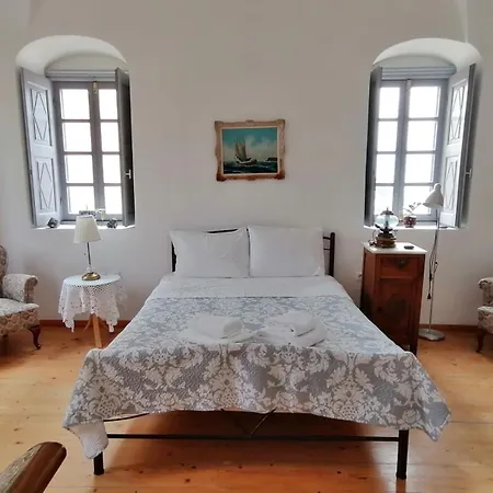 Oia's Heritage Captain Mansion Villa Ía