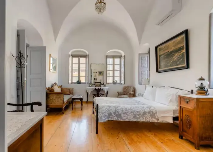 Oia's Heritage Captain Mansion *