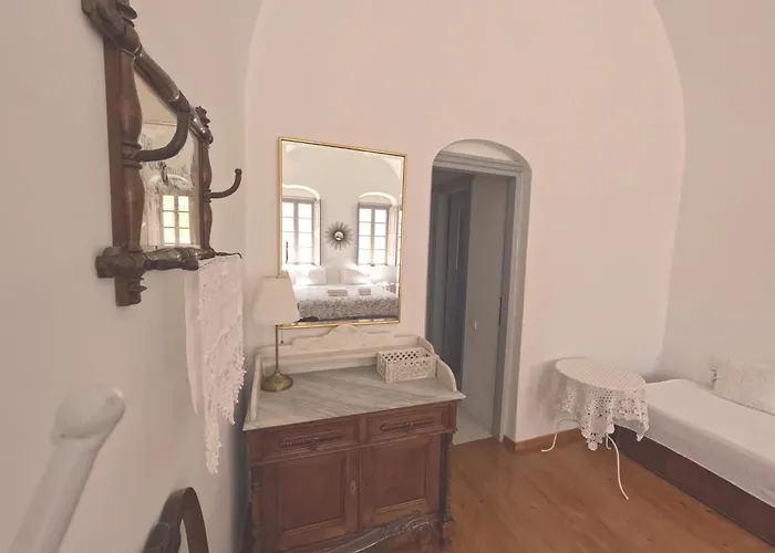 Oia's Heritage Captain Mansion * Ía