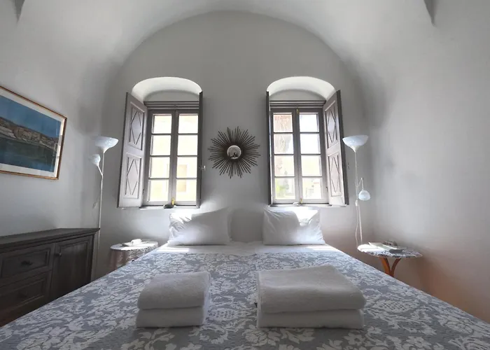 Oia's Heritage Captain Mansion *