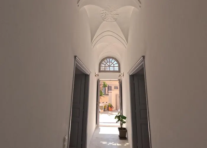 Oia's Heritage Captain Mansion Villa Ía