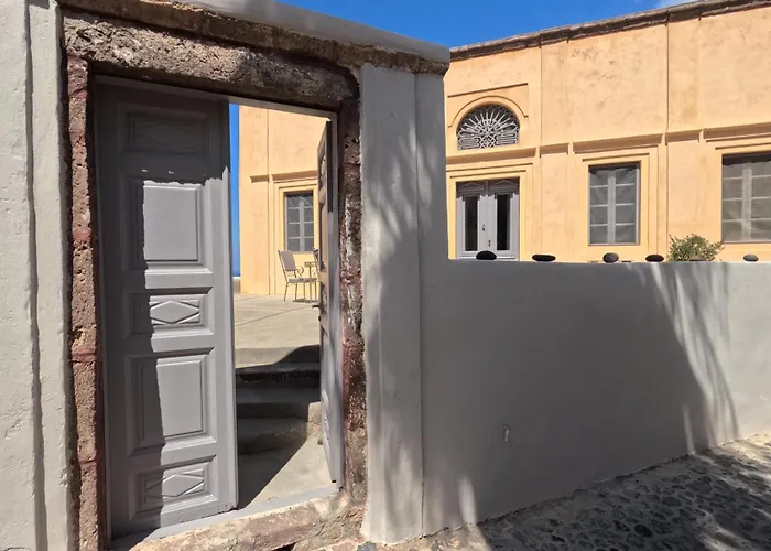 Oia's Heritage Captain Mansion Ía