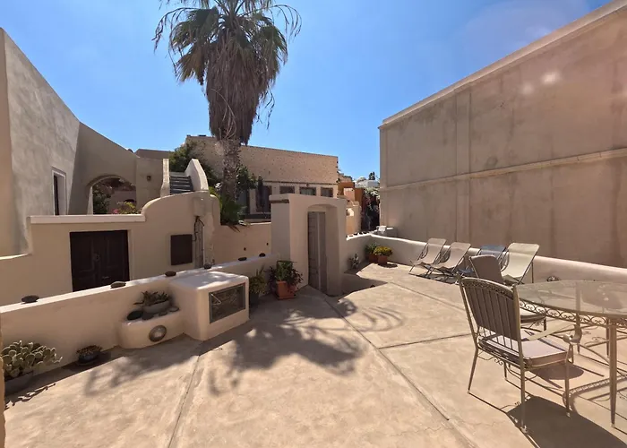 Oia's Heritage Captain Mansion *