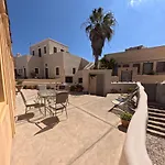 Oia's Heritage Captain Mansion Вилла Ия