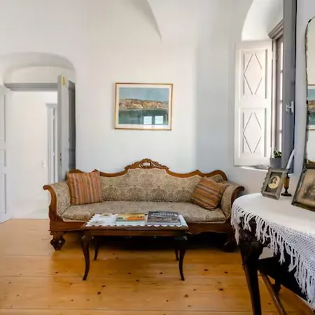 Oia's Heritage Captain Mansion