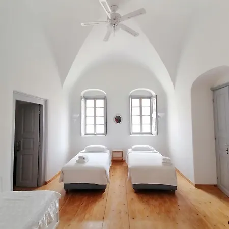 Oia's Heritage Captain Mansion Villa *