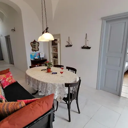 Villa Oia's Heritage Captain Mansion *