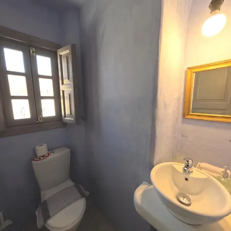 Oia's Heritage Captain Mansion *