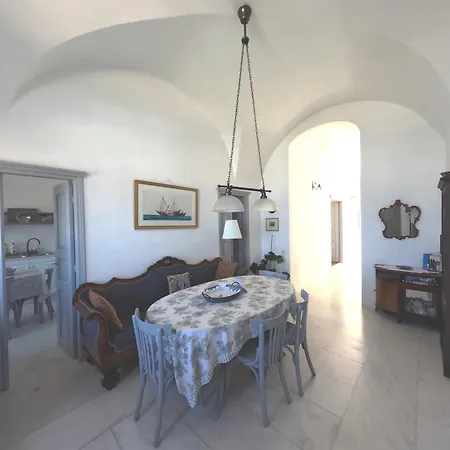 Oia's Heritage Captain Mansion Villa