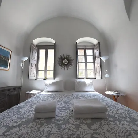 Oia's Heritage Captain Mansion *