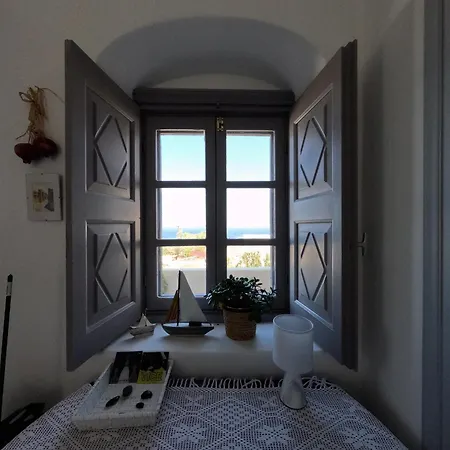 Oia's Heritage Captain Mansion Villa