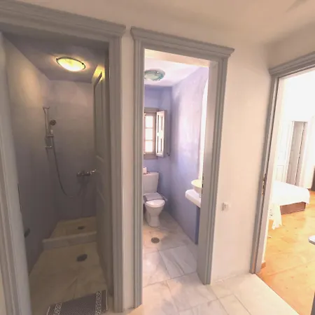 Oia's Heritage Captain Mansion Villa