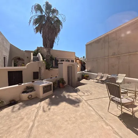 Oia's Heritage Captain Mansion *