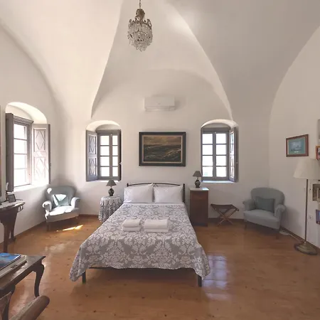 Oia's Heritage Captain Mansion *