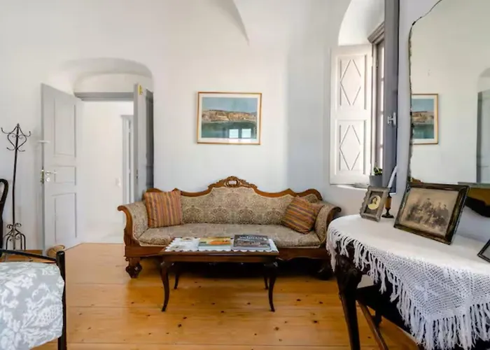 Oia's Heritage Captain Mansion