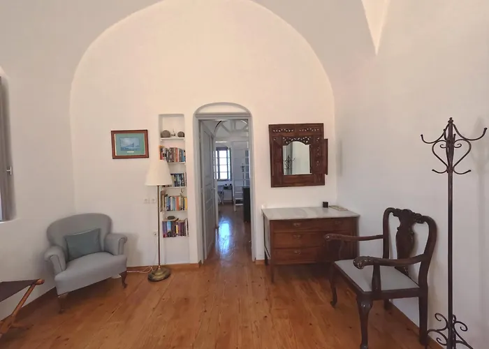 Oia's Heritage Captain Mansion 伊亚