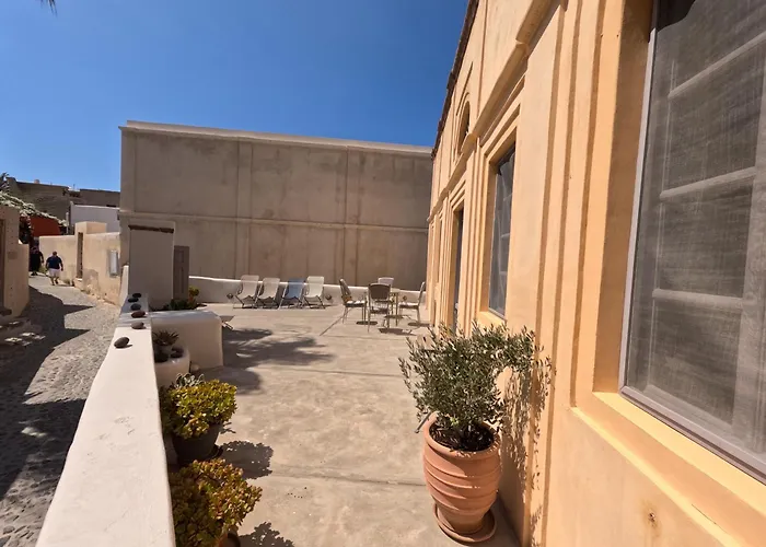 Oia's Heritage Captain Mansion