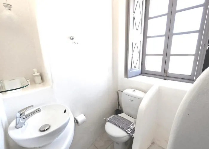 Oia's Heritage Captain Mansion *