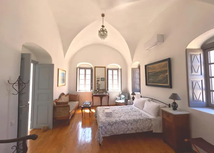 Oia's Heritage Captain Mansion