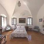 Oia's Heritage Captain Mansion *