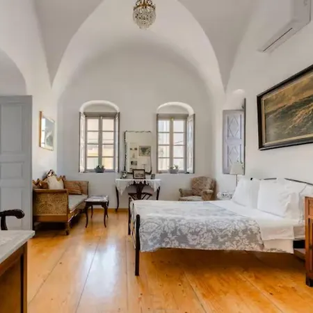 Oia's Heritage Captain Mansion *