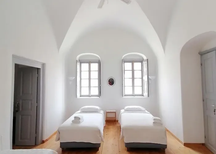 Oia's Heritage Captain Mansion Villa *