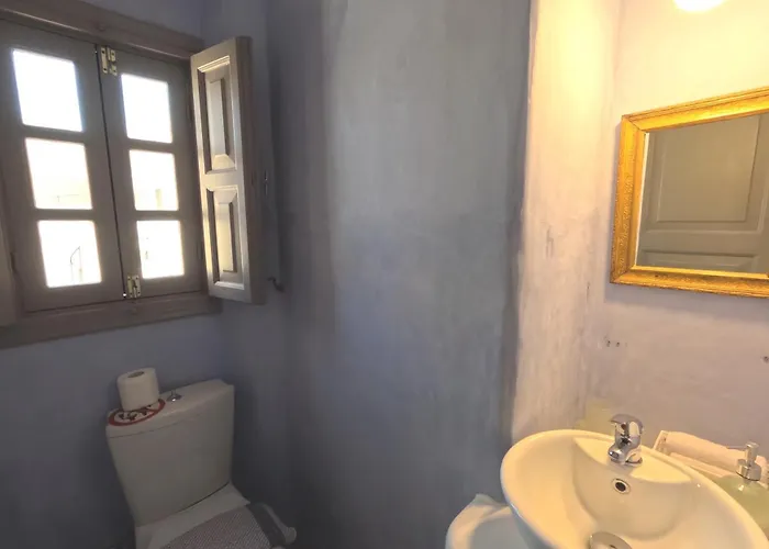 Oia's Heritage Captain Mansion *