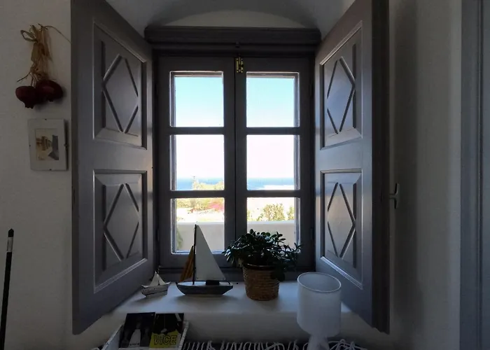 Oia's Heritage Captain Mansion Villa