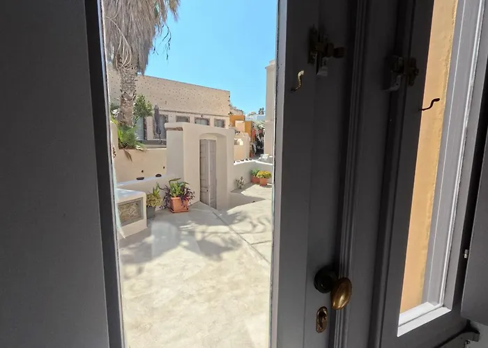 Oia's Heritage Captain Mansion