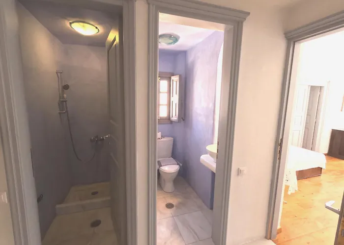 Oia's Heritage Captain Mansion Villa