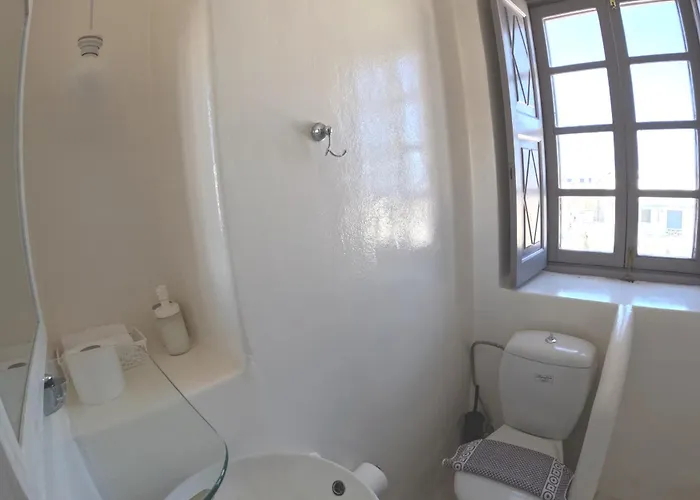 Oia's Heritage Captain Mansion Villa