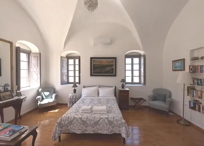 Oia's Heritage Captain Mansion *